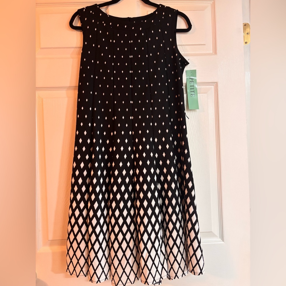 Haani Black and White Geometric Midi Dress